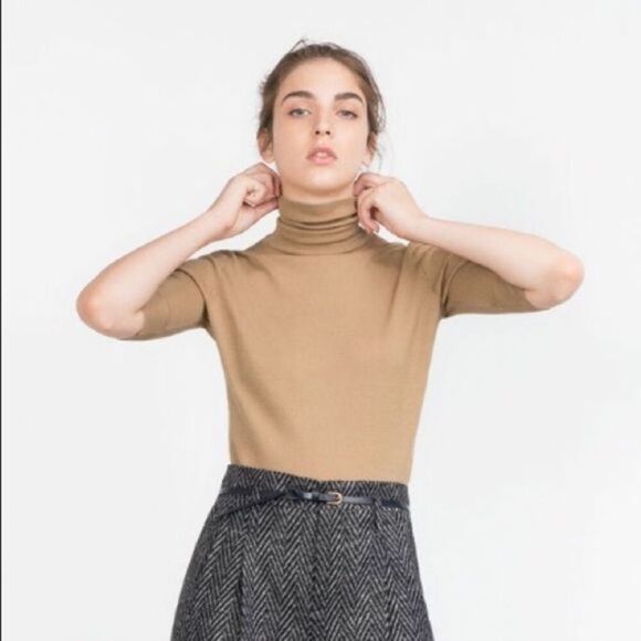 Zara Tops - Zara Cropped Sweater